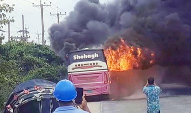 রূপগঞ্জে সোহাগ পরিবহনের চলন্ত বাসে আগুন