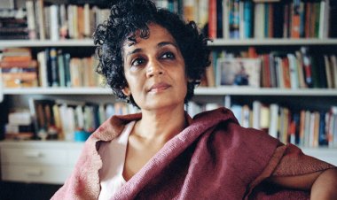 রাষ্ট্রদ্রোহের অভিযোগের মুখোমুখি লেখিকা অরুন্ধতী রায়