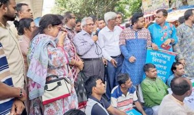 কুমিল্লায় হামলার প্রতিবাদে শাহবাগে অবস্থান হিন্দু বৌদ্ধ খ্রিস্টান ঐক্য পরিষদের