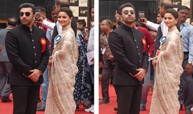 জাতীয় পুরস্কারের অনুষ্ঠানে কেন আলিয়ার পাশে দাঁড়াতেই চাননি রণবীর?