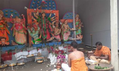 আজ মহানবমী : ১০৮ নীলপদ্মে চলছে দেবী বন্দনা