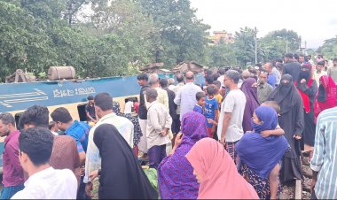 ‘আগে মনে করতাম ট্রেন নিরাপদ এখন দেখতেছি ট্রেনে গেলেও মরার ভয়’