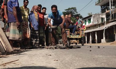 ৬৬ লাখে সড়ক সংস্কার, ১ মাসও টিকল না কার্পেটিং!