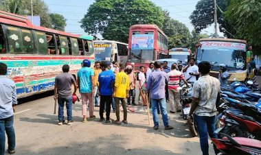 ঢাবিতে লগি-বৈঠা হাতে ছাত্রলীগের মহড়া