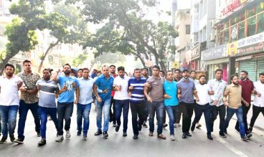 অবরোধের সমর্থনে কেন্দ্রীয় ছাত্রদলের মিছিল