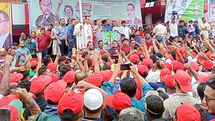 চতুর্দিকের চাপে সরকার আবোল-তাবোল বকছে : আমীর খসরু