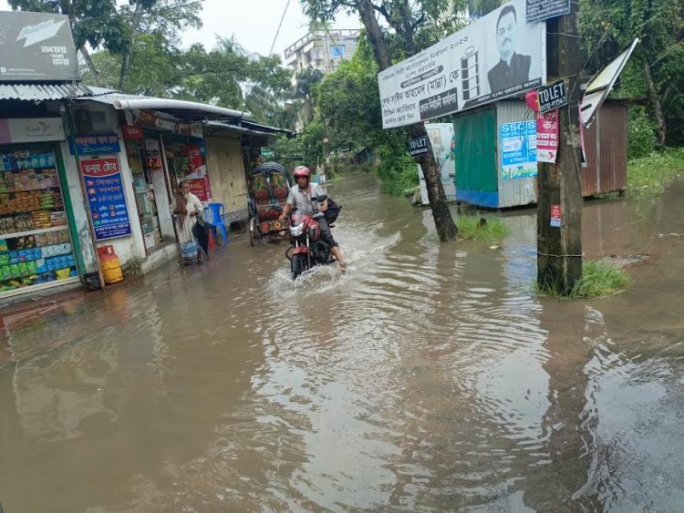 নদীতে পানি নেই, নগরীতে জলাবদ্ধতা