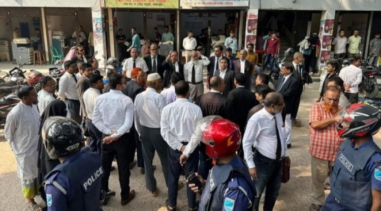 হরতালের মিছিল থেকে ৫ আইনজীবী আটক