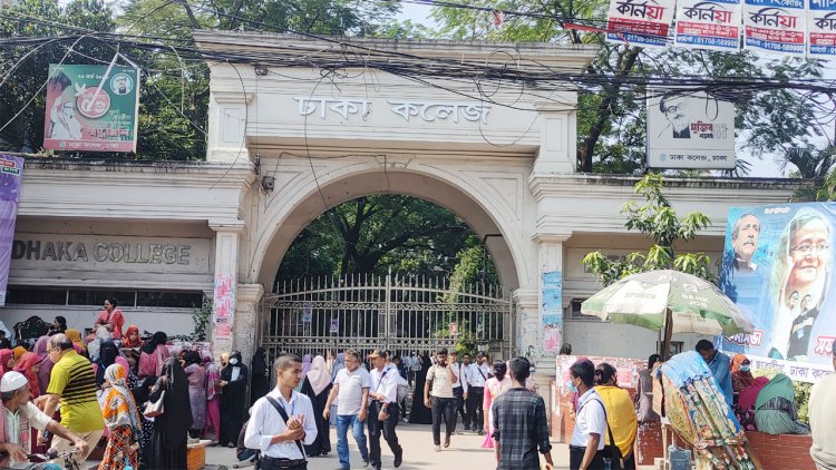 অবরোধেও চলছে ৭ কলেজের চূড়ান্ত পরীক্ষা, কেন্দ্রে আসতে ভোগান্তি