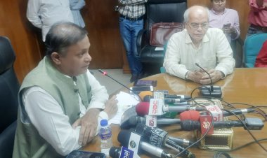 সাংবাদিকদের ওপর হামলা প্রসঙ্গে তথ্যমন্ত্রী কেউ একটু দৌড় দিলে যারা বিবৃতি দেয় তারাও এখন চুপ