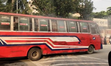 মিরপুরে কাফরুল থানার গেটের সামনে বাসে আগুন