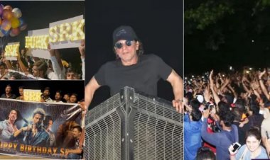 ৫৮ বছরে শাহরুখ, মধ্যরাতে দেখা দিলেন ভক্তদের