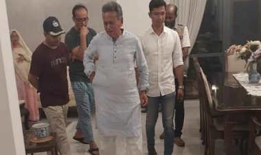 এবার আমীর খসরু গ্রেপ্তার 