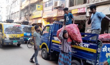 চাক্তাই-খাতুনগঞ্জে লাগামহীন পেঁয়াজের বাজার