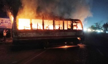 গাজীপুরে শ্রমিকবাহী বাসে আগুন
