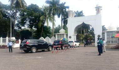  বঙ্গভবনে ৪ কমিশনারসহ সিইসি