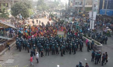 মিরপুরে আবারও রাস্তায় নেমেছেন পোশাক শ্রমিকরা