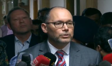 হঠাৎ পিটার হাসের বাসায় আইএমএফ-বিশ্বব্যাংক কর্মকর্তারা