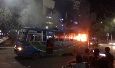 ৩৩ ঘণ্টায় ১৮ যানবাহনে আগুন