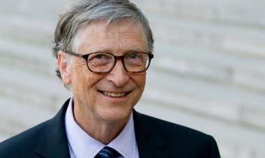 বিল গেটসের ভবিষ্যদ্বাণী: এক সপ্তাহের কাজ ৩ দিনে করে দেবে এআই