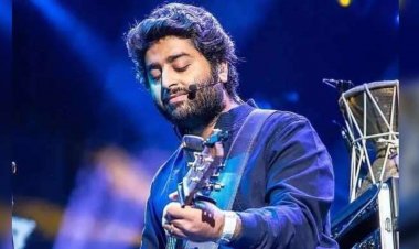 মঞ্চে খুঁড়িয়ে হাঁটছেন অরিজিৎ, কী হলো গায়কের?