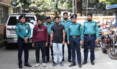 ৫ হাজার টাকায় বাসে আগুন