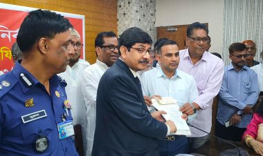 স্বরাষ্ট্রমন্ত্রীর পক্ষে মনোনয়ন ফরম জমা দিলেন নেতাকর্মীরা