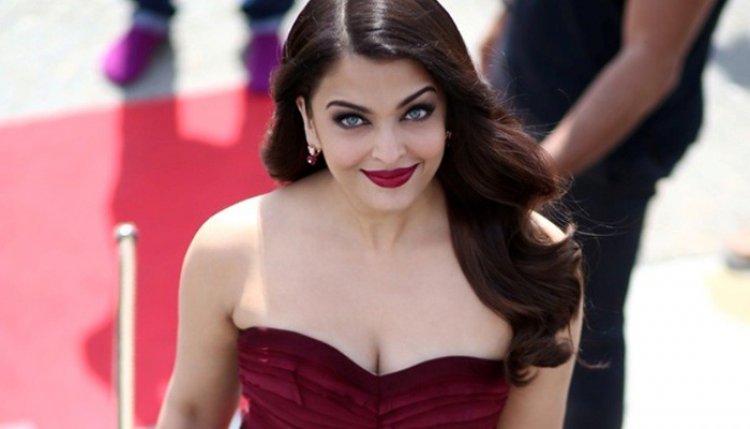 ৫০ এ পা ঐশ্বরিয়ার