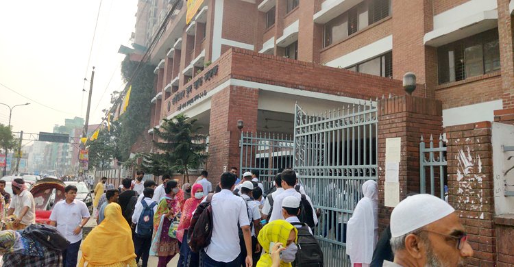 ‘সন্তানের ক্ষতি হলে সরকার তো দায় নেবে না, স্কুলও দেখবে না’