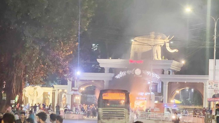 ২৭ ঘণ্টায় ৭ বাসে আগুন