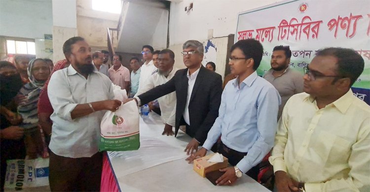  দাম নিয়ন্ত্রণে ডিম-আলু আমদানি করা হচ্ছে: বাণিজ্য সচিব