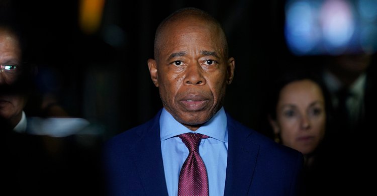  দুর্নীতির তদন্ত নিউইয়র্ক মেয়রের ফোন জব্দ করলো এফবিআই