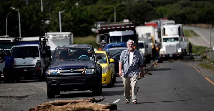  যানজটে বিরক্ত হয়ে দুই বিক্ষোভকারীকে গুলি করে হত্যা