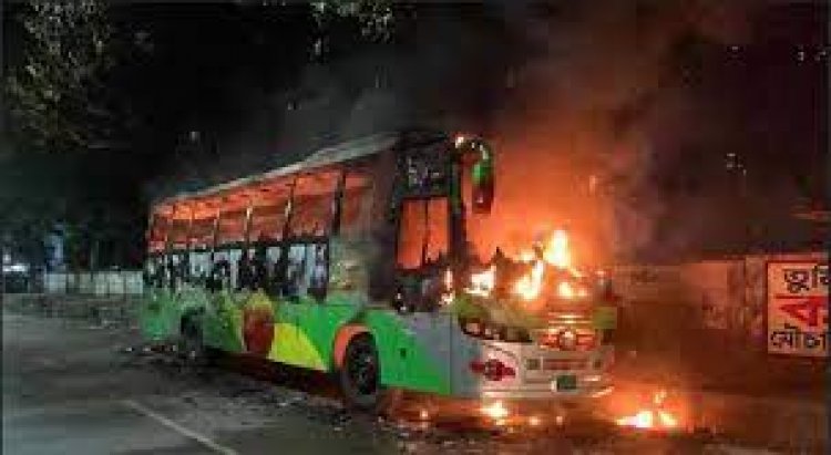 রাতে রাজধানীতে তিন গাড়িতে আগুন