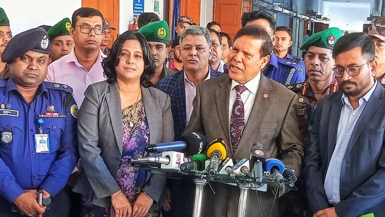 ভোটারদের কেন্দ্রে আসতে বাধা দিলেই জেল : ইসি আহসান হাবিব