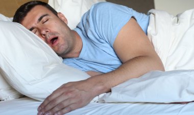 ঘুমালে মুখ থেকে লালা পড়ে? জেনে নিন কারণ