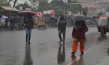 রাত থেকেই ঢাকায় বৃষ্টি, ৮ বিভাগে অব্যাহত থাকতে পারে