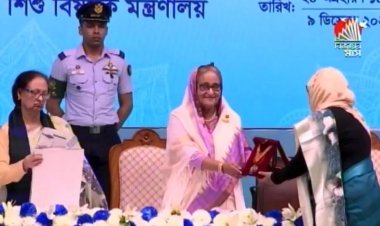 ৫ নারীর হাতে ‘রোকেয়া পদক’ তুলে দিলেন প্রধানমন্ত্রী