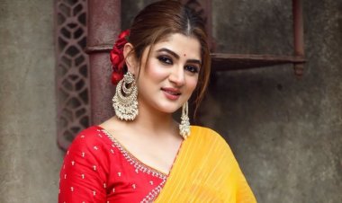 শাড়ি পরে নাচলেন শ্রাবন্তী, নোংরা ভাষায় আক্রমণ!