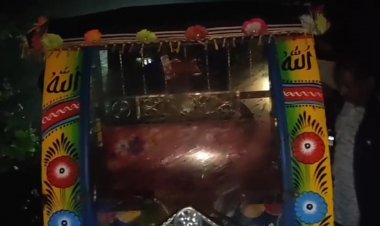 উল্টে থাকা অটোরিকশার পাশে পড়েছিল চালকের ক্ষত-বিক্ষত মরদেহ