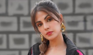 সুশান্তের মৃত্যুর ৩ বছর পরও বিদেশে যেতে পারছেন না রিয়া!