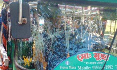 সাজেকে পর্যটকবাহী গাড়িতে গুলি-ভাঙচুর