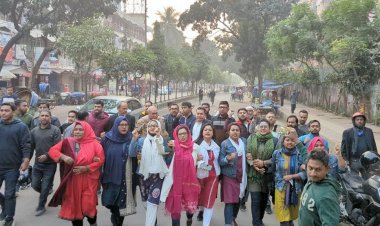 সরকারি নিষেধাজ্ঞা ভেঙ্গে হরতালের সমর্থনে রাজধানীতে রিজভীর নেতৃত্বে মিছিল