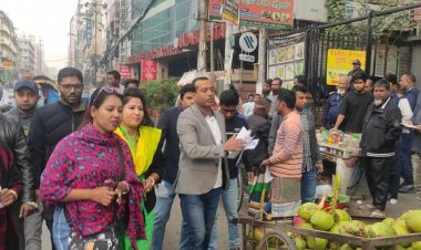 নির্বাচন বর্জন ও অসহযোগ আন্দোলনের পক্ষে ছাত্রদলের লিফলেট বিতরণ 