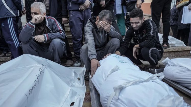 ২৪ ঘণ্টায় নিহত আরও ৩০০, গাজায় প্রাণহানি ছাড়াল ১৮ হাজার