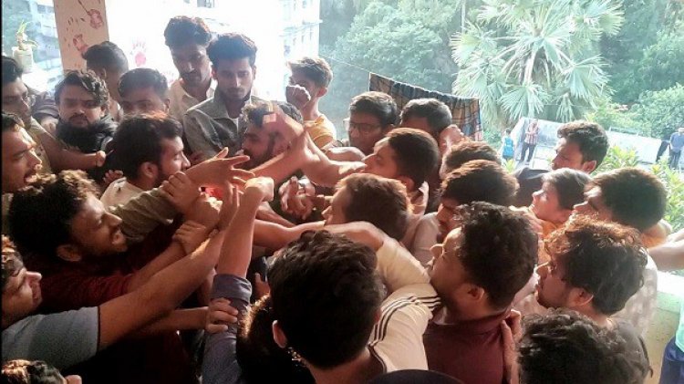 বিজয় দিবসের খাবার নিয়ে কুবি ছাত্রলীগের দুই গ্রুপের মারামারি