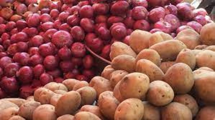 মৌসুমেও বাড়ছে চাল-আলুর দাম