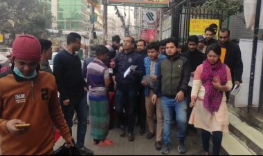 নির্বাচন বর্জন ও অসহযোগ আন্দোলনের পক্ষে ছাত্রদলের লিফলেট বিতরণ