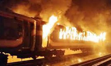 বেনাপোল এক্সপ্রেস ট্রেনে আগুন, ৫ জনের লাশ উদ্ধার