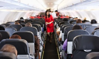 ওড়ার আগের মুহূর্তে যাত্রীদের সামনেই পড়ে গেলেন বিমানকর্মী, সঙ্গে সঙ্গে মৃত্যু!